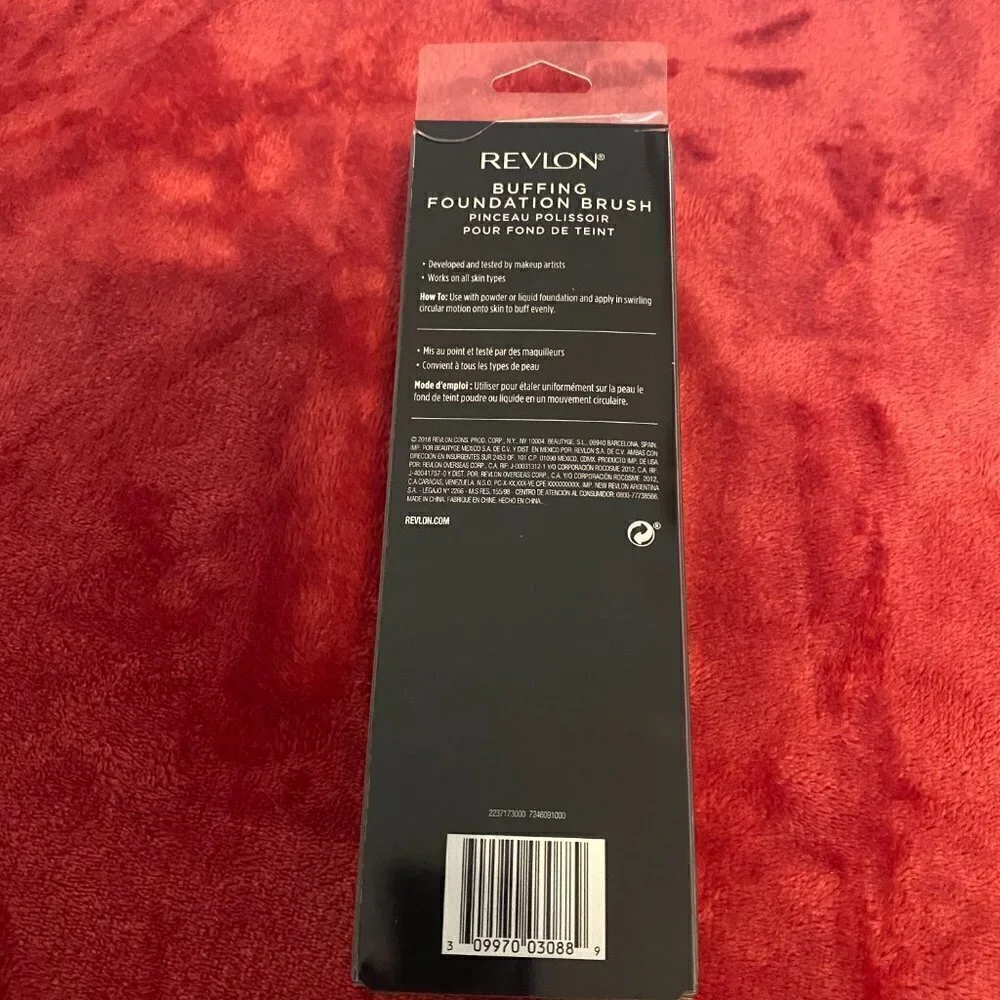 Revlon Huge Lot SPF Foundation & Brush & TravelBag